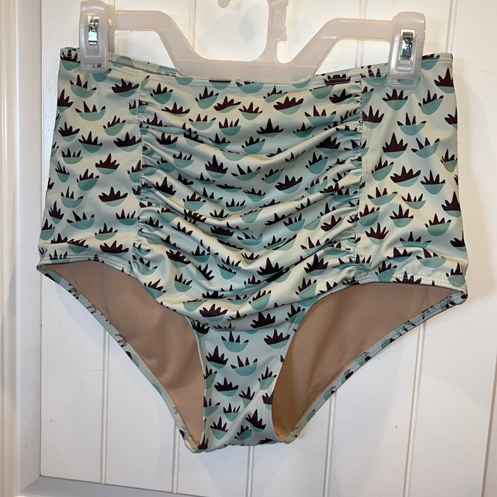 KORTNI JEANE Womens Size M ruched swim bottoms